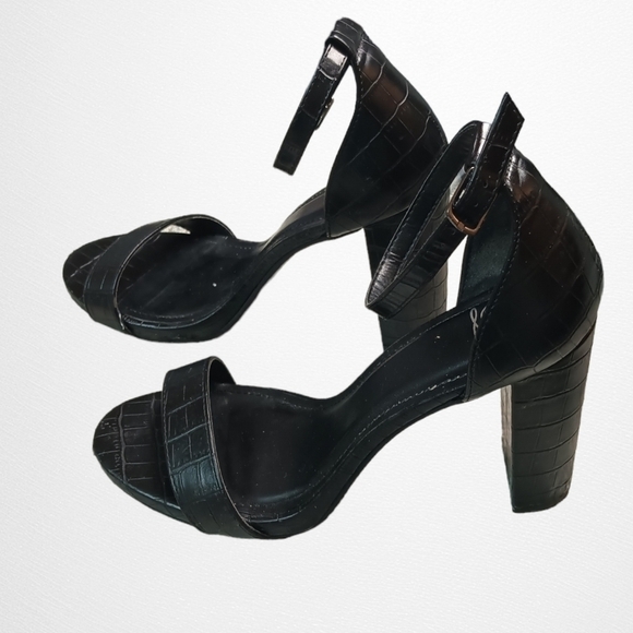 CUTE Sandals with Heels EUC size 9 - Picture 2 of 6